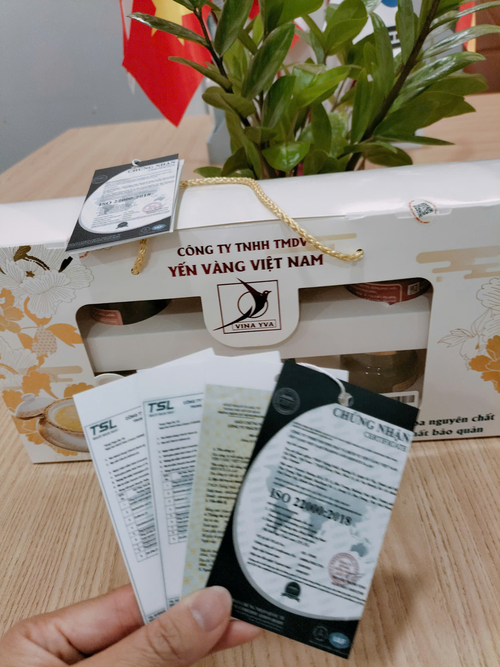 YẾN CHƯNG 70% YẾN TƯƠI (HỘP 10 HŨ)