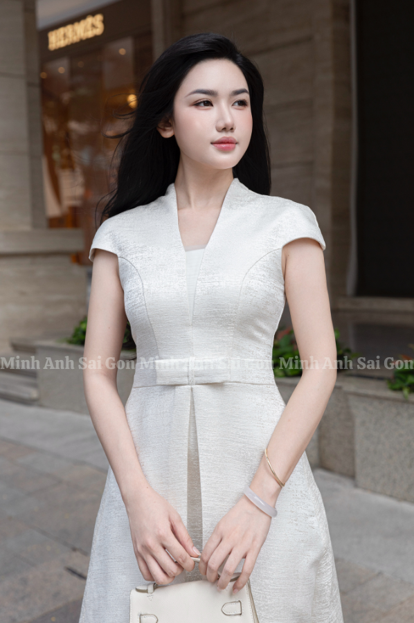 ĐẦM GẤM LYLA CỔ V MINH ANH 140525 - ĐẦM TRANG NHÃ, SANG TRỌNG