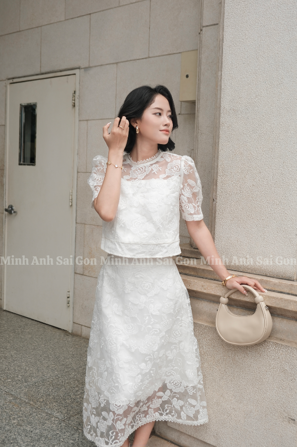 SET CỔ REN TƠ HOA TRẮNG MINH ANH 060325 - SET ĐỒ NỮ TÍNH VỚI NỀN HOA NHẸ NHÀNG