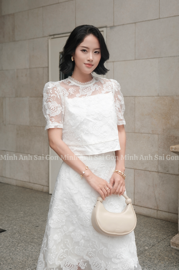 SET CỔ REN TƠ HOA TRẮNG MINH ANH 060325 - SET ĐỒ NỮ TÍNH VỚI NỀN HOA NHẸ NHÀNG